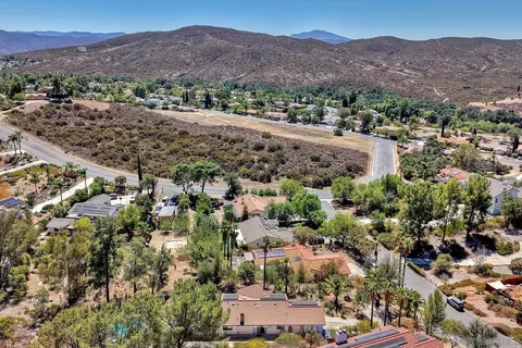 View/Area - 25766 Caryn Ct, Ramona, CA 92065 photo 9 of 13