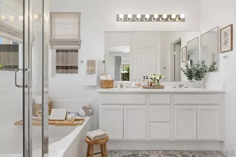 Bath - 4981 Calle Arquero, Oceanside, CA 92057 photo 1 of 4