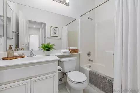 Bath - 4981 Calle Arquero, Oceanside, CA 92057 photo 2 of 4