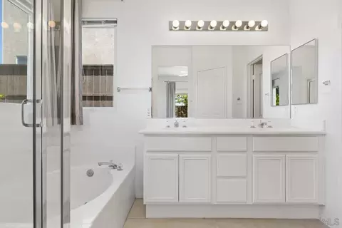 Bath - 4981 Calle Arquero, Oceanside, CA 92057 photo 3 of 4