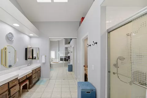 Bath - 614 Cabezon Pl, Vista, CA 92081 photo 8 of 8
