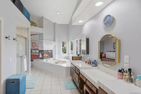 Bath - 614 Cabezon Pl, Vista, CA 92081 photo 5 of 8