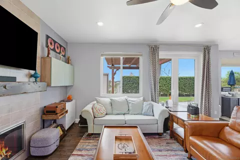 Living - 614 Cabezon Pl, Vista, CA 92081 photo 2 of 3