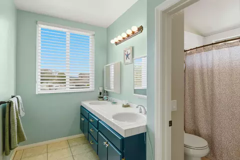 Bath - 614 Cabezon Pl, Vista, CA 92081 photo 4 of 8
