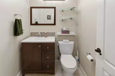 Bath - 614 Cabezon Pl, Vista, CA 92081 photo 2 of 8