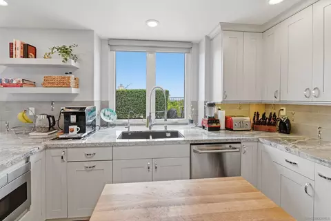 Kitchen - 614 Cabezon Pl, Vista, CA 92081 photo 3 of 5