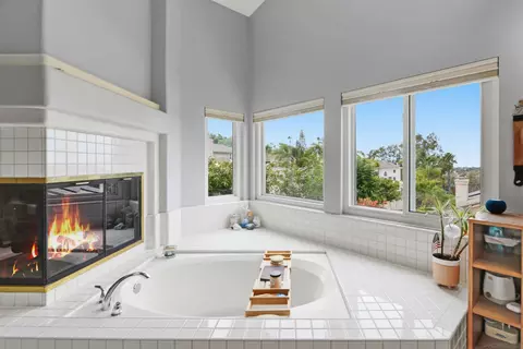 Bath - 614 Cabezon Pl, Vista, CA 92081 photo 6 of 8