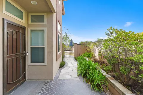 Exterior - 614 Cabezon Pl, Vista, CA 92081 photo 3 of 8