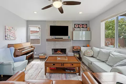 Living - 614 Cabezon Pl, Vista, CA 92081 photo 1 of 3