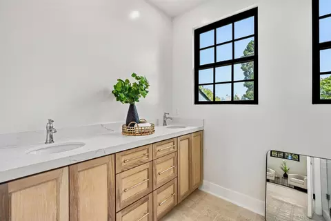 Bath - 1312 3rd St, Coronado, CA 92118 photo 9 of 10