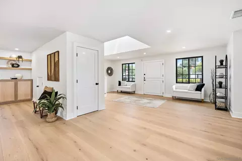 Entry Way - 1312 3rd St, Coronado, CA 92118 photo 2 of 7