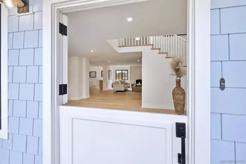 Entry Way - 1312 3rd St, Coronado, CA 92118 photo 1 of 7
