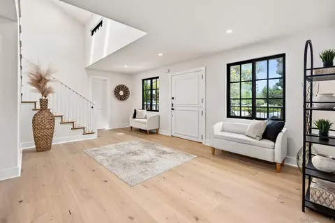 Entry Way - 1312 3rd St, Coronado, CA 92118 photo 5 of 7