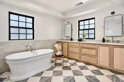 Bath - 1312 3rd St, Coronado, CA 92118 photo 3 of 10