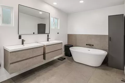 Bath - 14430 Rios Canyon Rd, El Cajon, CA 92021 photo 3 of 5