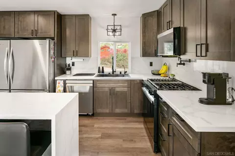Kitchen - 14430 Rios Canyon Rd, El Cajon, CA 92021 photo 4 of 7