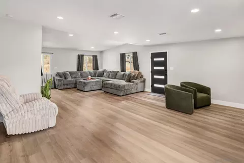 Living - 14430 Rios Canyon Rd, El Cajon, CA 92021 photo 4 of 6