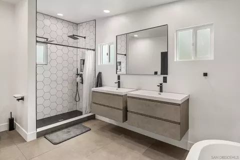 Bath - 14430 Rios Canyon Rd, El Cajon, CA 92021 photo 2 of 5
