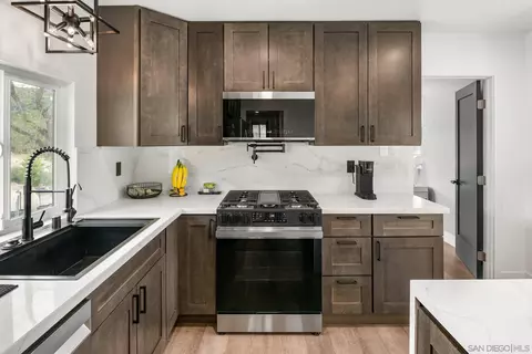 Kitchen - 14430 Rios Canyon Rd, El Cajon, CA 92021 photo 6 of 7