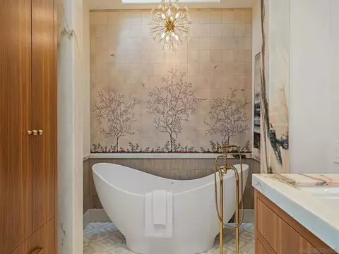 Bath - 1385 Park Row, La Jolla, CA 92037 photo 4 of 5