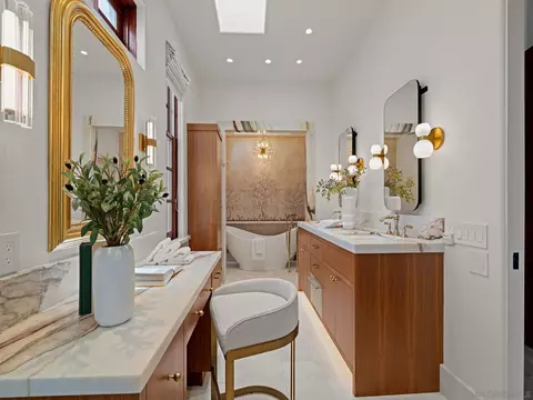 Bath - 1385 Park Row, La Jolla, CA 92037 photo 3 of 5