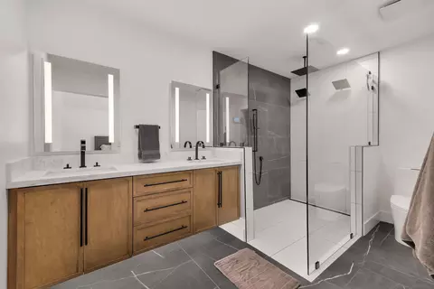Bath - 1094 Red Maple, Chula Vista, CA 91910 photo 2 of 2