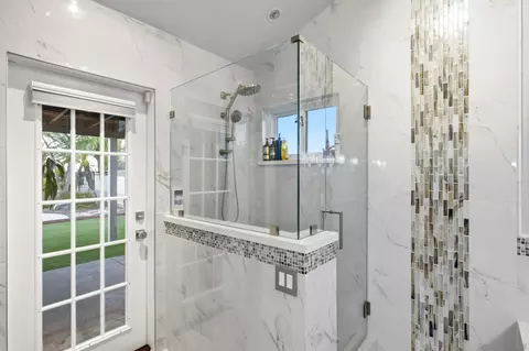 Bath - 12834 Rockwell, Poway, CA 92064 photo 7 of 8