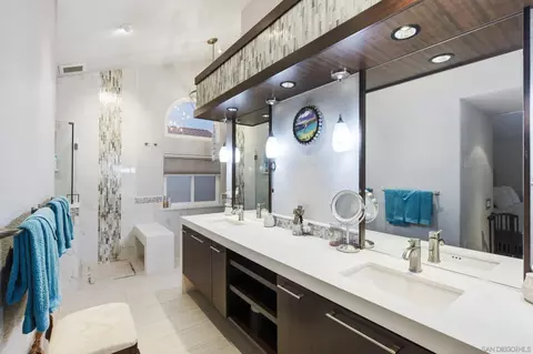 Bath - 12834 Rockwell, Poway, CA 92064 photo 5 of 8
