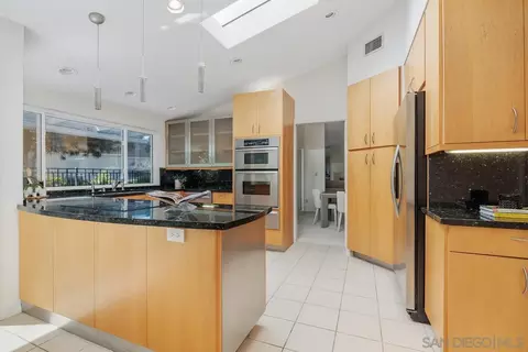 Kitchen - 8233 Caminito Maritimo, La Jolla, CA 92037 photo 1 of 2