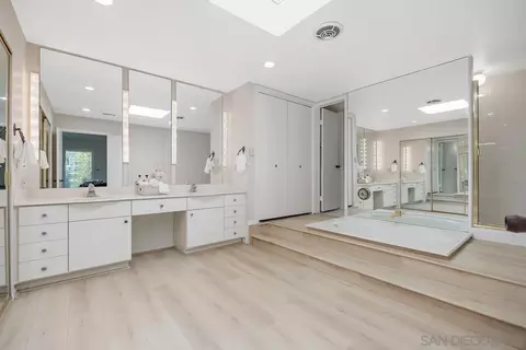 Bath - 8233 Caminito Maritimo, La Jolla, CA 92037 photo 1 of 2