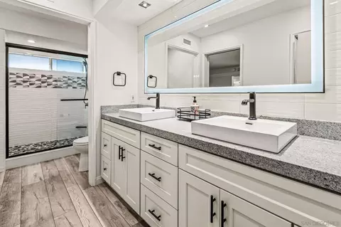 Bath - 1301 Gary Ln, Escondido, CA 92026 photo 1 of 4