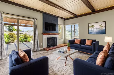 Living - 1301 Gary Ln, Escondido, CA 92026 photo 2 of 3