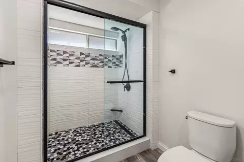 Bath - 1301 Gary Ln, Escondido, CA 92026 photo 2 of 4