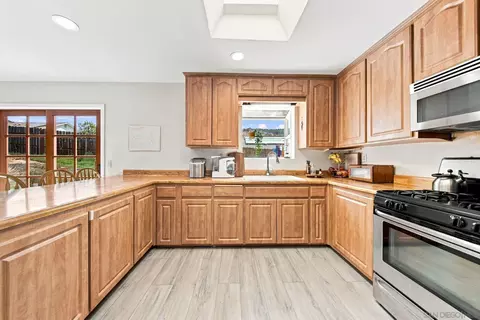 Kitchen - 13749 Ridge Hill Rd, El Cajon, CA 92021 photo 3 of 3