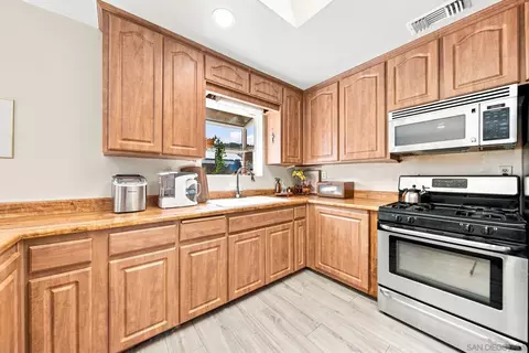 Kitchen - 13749 Ridge Hill Rd, El Cajon, CA 92021 photo 2 of 3
