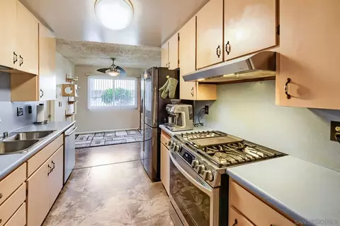 Kitchen - 9959 Pebble Beach Dr, Santee, CA 92071 photo 2 of 2