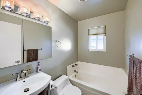 Bath - 9959 Pebble Beach Dr, Santee, CA 92071 photo 2 of 2