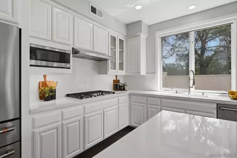 Kitchen - 17121 Woodson View Ln, Ramona, CA 92065 photo 5 of 6