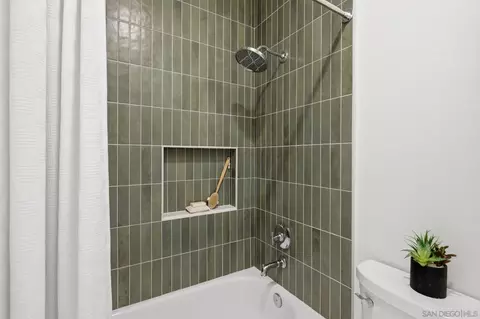 Bath - 17121 Woodson View Ln, Ramona, CA 92065 photo 5 of 5