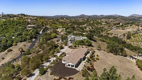 View/Area - 3026 Via Loma, Fallbrook, CA 92028 photo 6 of 7