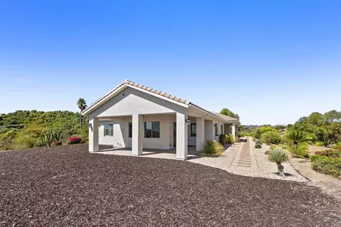 Exterior - 3026 Via Loma, Fallbrook, CA 92028 photo 4 of 8