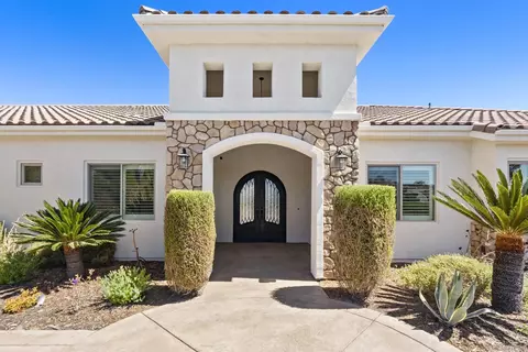 Exterior - 3026 Via Loma, Fallbrook, CA 92028 photo 3 of 8