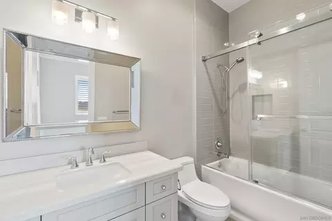 Bath - 3026 Via Loma, Fallbrook, CA 92028 photo 6 of 9