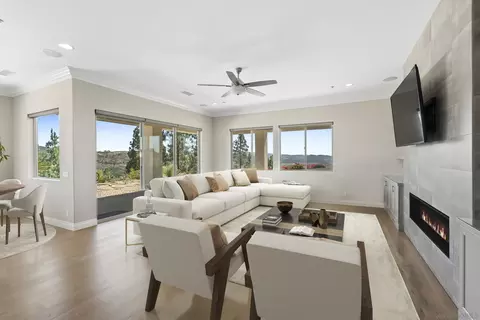 Living - 3026 Via Loma, Fallbrook, CA 92028 photo 3 of 4