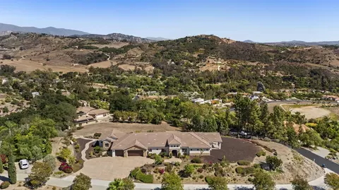 View/Area - 3026 Via Loma, Fallbrook, CA 92028 photo 2 of 7