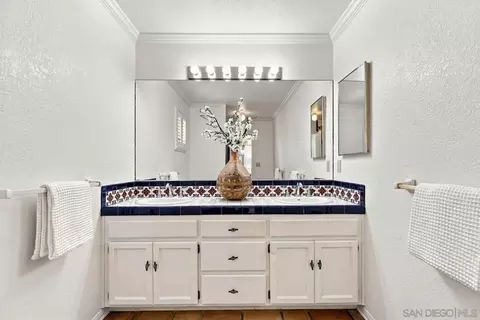 Bath - 1630 Miguel Ave, Coronado, CA 92118 photo 3 of 4