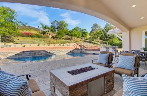 Exterior - 14326 Sandhill Rd, Poway, CA 92064 photo 6 of 20