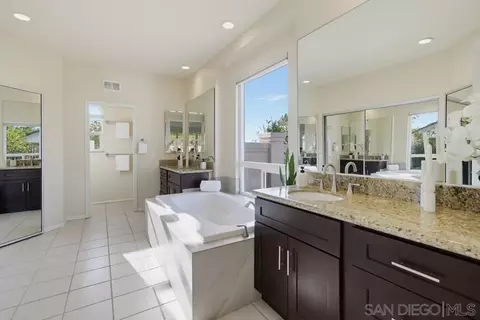 Bath - 14326 Sandhill Rd, Poway, CA 92064 photo 1 of 5
