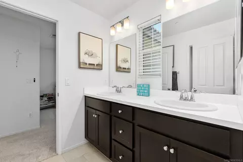 Bath - 35769 Asturian Way, Fallbrook, CA 92028 photo 4 of 6
