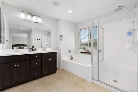 Bath - 35769 Asturian Way, Fallbrook, CA 92028 photo 3 of 6